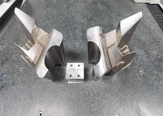 El molde automotriz del OEM inserta los partes movibles plásticos del moldeo a presión de los componentes