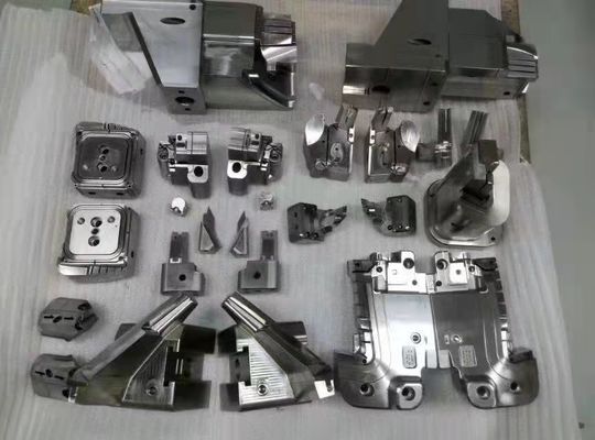 El hardware del moldeo por inyección de la precisión del OEM parte las piezas autos del molde del latón del acero inoxidable
